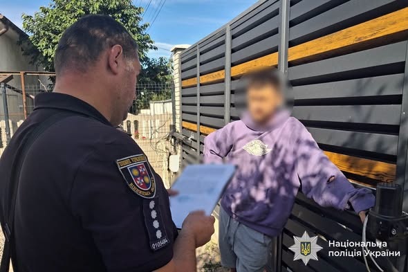 Теплиця для конопель у будинку: вінничанина підозрюють у вирощуванні та збуті канабісу