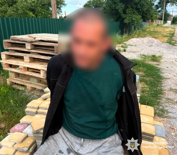 Стрілянина у дворі на Вінниччині: поліція вилучила автомат, гранату та сотні набоїв