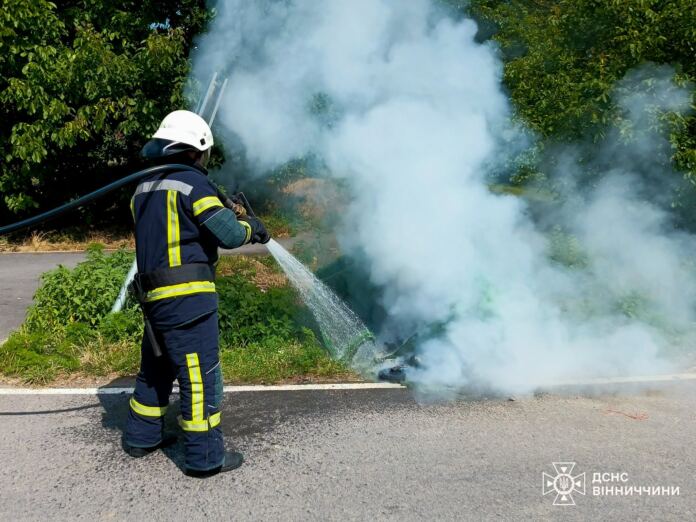 Квадроцикл спалахнув у Вінниці, а на Хмільниччині горіла господарська споруда: рятувальники підбили підсумки доби