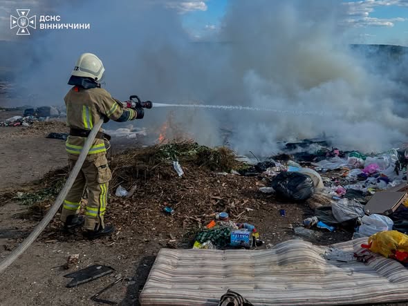 На Вінниччині за добу ліквідували вісім пожеж: горіли поля, будинки та господарська споруда