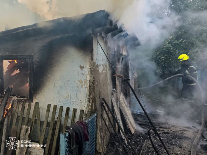Син виявив дим над будинком: на Вінниччині пожежа забрала життя пенсіонера