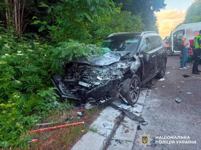 Потрійна ДТП на об’їзній Вінниці: легковик зіткнувся з вантажівкою та Nissan