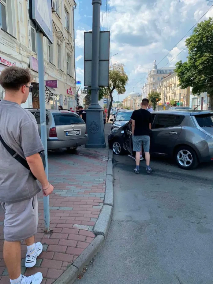 На Соборній у Вінниці нетверезий водій протаранив два автомобілі