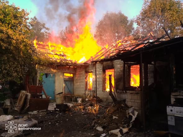 Від будинку до комбайна: рятувальники ліквідували серію пожеж на Вінниччині