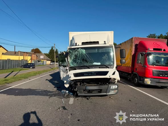 Jeep зіткнувся з MAN на Вінниччині: жінка потрапила до лікарні