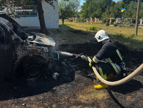 На Вінниччині за добу ліквідували 4 пожежі: горів будинок, господарські споруди та авто