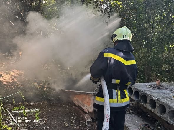 Не встиг врятувати майно, але постраждав сам: у Вінниці чоловіка госпіталізували після пожежі