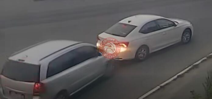 ДТП за участю Opel та Skoda потрапила на міські камери спостереження