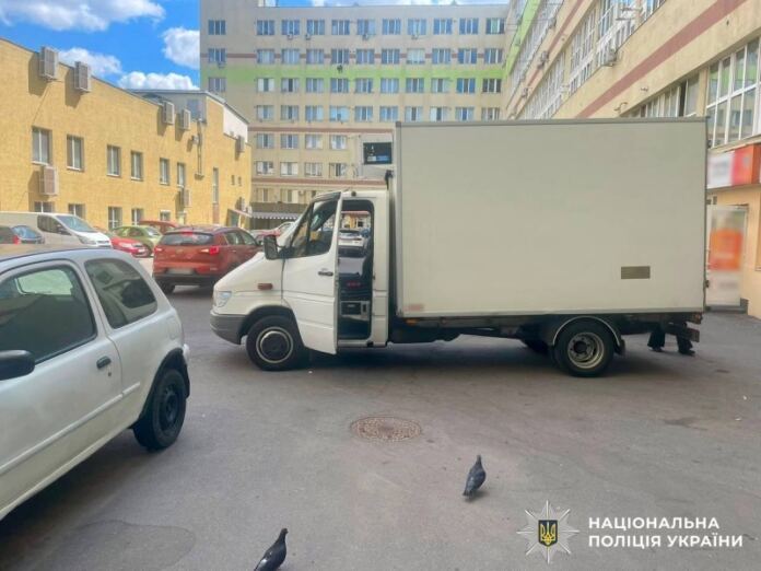 Починав рух і збив пенсіонерку: поліція розслідує ДТП у Вінниці