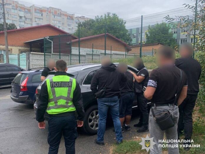 ,5 тисячі за «трансфер» до Молдови: у Вінниці затримали двох підозрюваних