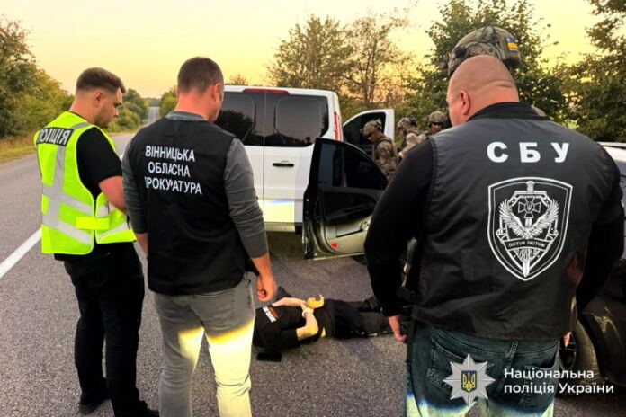 Переправлення через кордон за  тисяч та спроба втечі: поліція Вінниччини викрила два факти